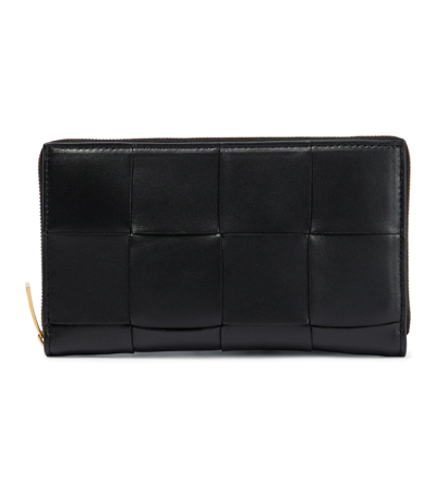 Bottega Veneta Intreccio Leather Wallet In Black-gold