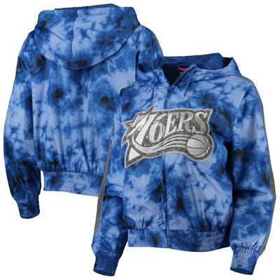 MITCHELL & NESS MITCHELL & NESS ROYAL PHILADELPHIA 76ERS GALAXY SUBLIMATED WINDBREAKER PULLOVER FULL-ZIP HOODIE