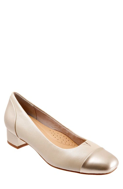 Trotters Daisy Pump In White Pearl