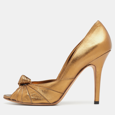 Pre-owned Gucci Metallic Gold Leather Knotted Peep Toe Pumps Size 40