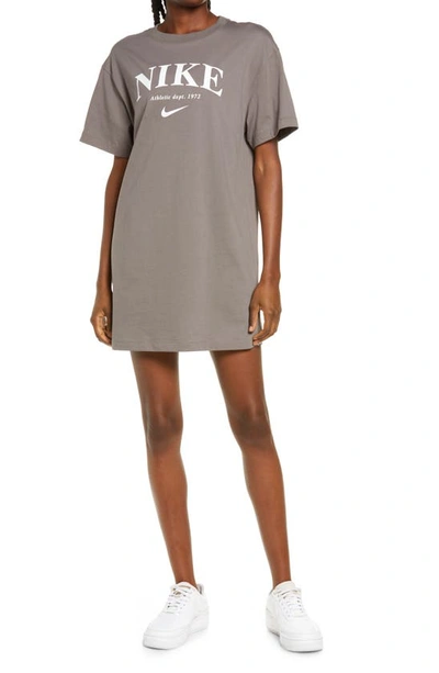 Nike Sportswear Women's Short-sleeve Graphic Dress In Cave Stone,white