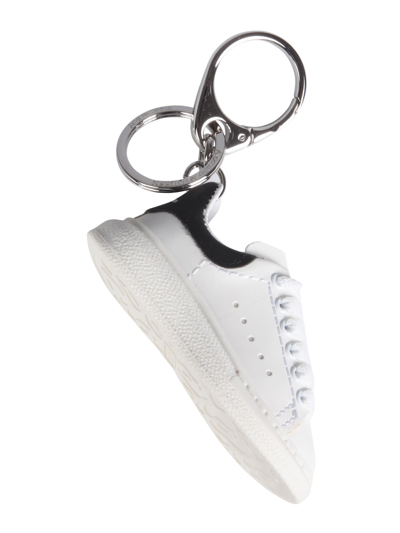 Alexander Mcqueen Key Ring With Oversize Sneakers In Bianco/nero