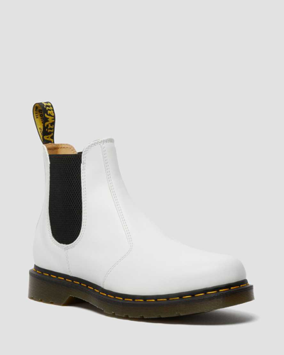 Dr. Martens' 2976 Yellow Stitch Smooth Leather Chelsea Boots In Weiss