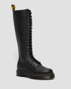 Dr. Martens' 1b60 Lace-up Leather Boots In Schwarz