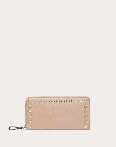 Valentino Garavani Rockstud Grainy Calfskin Zipped Wallet Woman Poudre Uni In Poudre