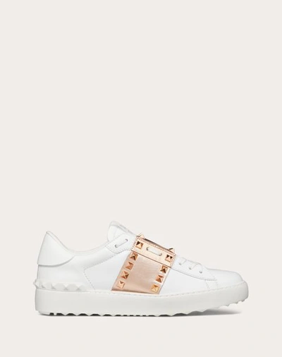 Valentino Garavani White Leather Rockstud Untitled Sneakers With Gold Rose Band In White/copper