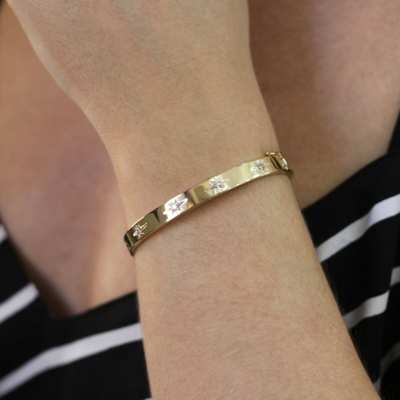 Pre-owned Jewelry By Arsa 0.8 Ctw Natural Diamond Solid 14k Yellow Gold 6 Mm Oval Starburst Bangle 6.5 In In G-h
