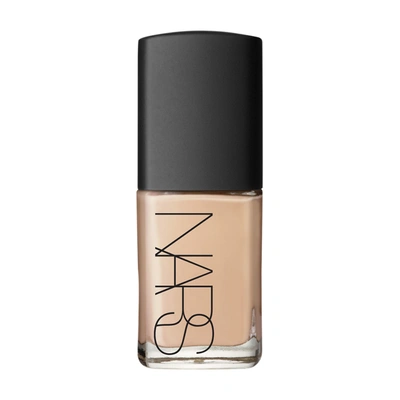 Nars Sheer Glow Foundation In Fiji L5