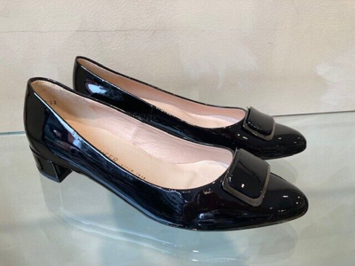 Pre-owned Peter Kaiser Women's Patent Leather Court Shoe In Black/navy By  'jamba'