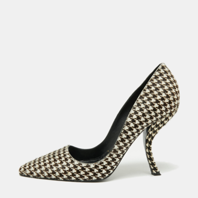 Pre-owned Roger Vivier White/black Calf Hair Houndstooth Pumps Size 39