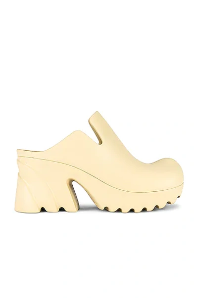Bottega Veneta Off-white Rubber Flash Clogs In 9483 Tapioca