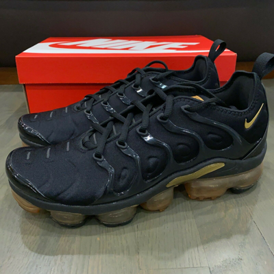 Pre-owned Nike Air Vapormax Plus Black Gold Sneakers Cw7299 001 Men's Size 8.5
