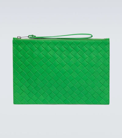 Bottega Veneta Intrecciato Large Leather Pouch In Green