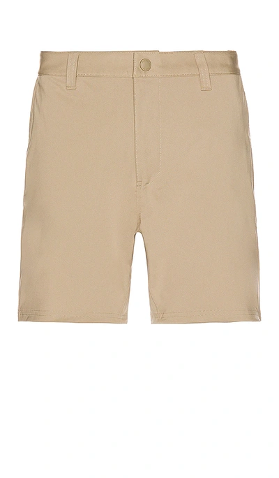 Rhone 7 Commuter Short In Beige