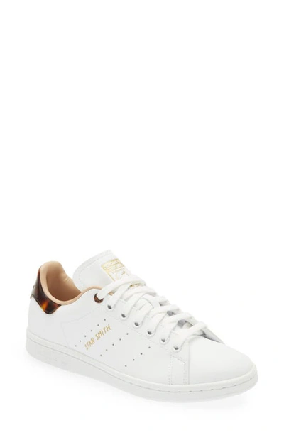 Adidas Originals Primegreen Stan Smith Sneaker In White/ Matte Gold/ Nude