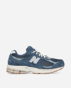 NEW BALANCE 2002R SNEAKERS BLUE