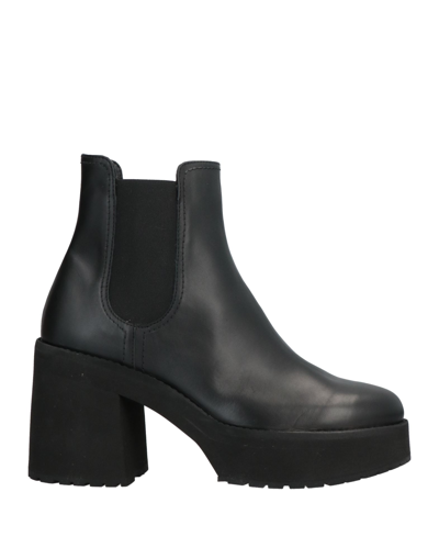 Janet Sport Ankle Boots In Black