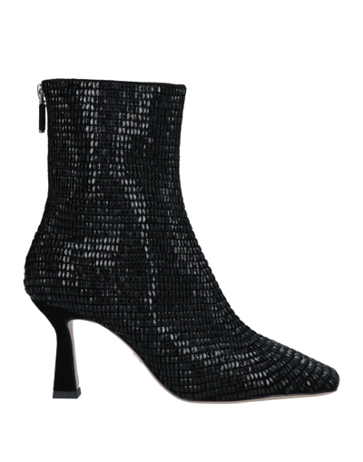 Lola Cruz Ankle Boots In Black