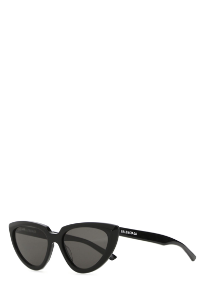 Balenciaga Bold Cat-eye Sunglasses With Tinted Lenses In Black
