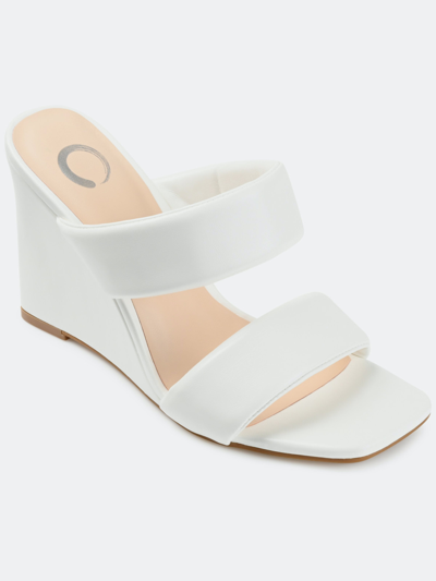 Journee Collection Collection Women's Tru Comfort Foam Kailee Pump In White
