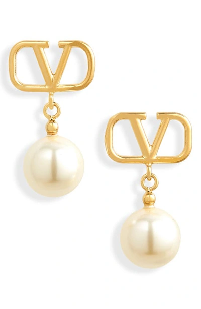Valentino Garavani Vlogo Imitation Pearl Drop Earrings In Z/dnuoro 18