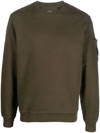 C.p. Company Lens Patch Crew Neck Sweatshirt In Grün