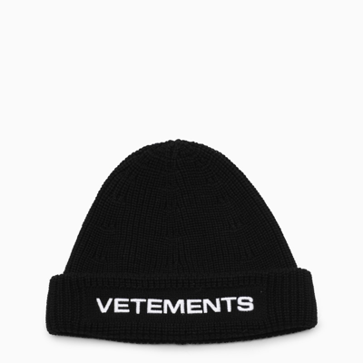 Vetements Black Wool Beanie With Logo In Nero