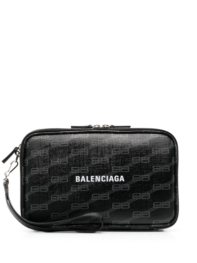 Balenciaga Everyday Pouch Bag In 黑色