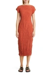 Totême Crinkled Cap Sleeve Habutai Silk Midi Dress In Bloody Mary