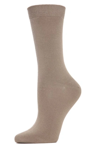 Memoi Seamless Crew Socks In Khaki