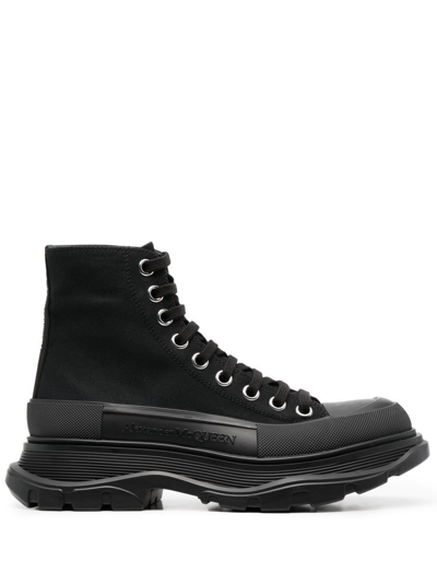 Alexander Mcqueen Tread Slick Leather Ankle Boots In Negro