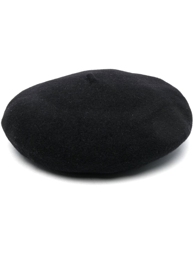 Maison Margiela Beret With Four-stitched Logo Detail In Black
