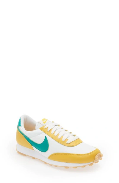 Nike Daybreak Sneaker In White