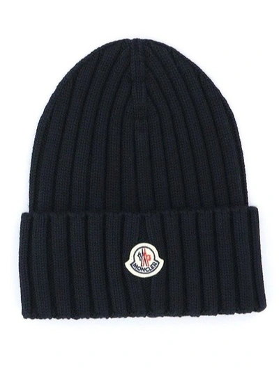 Moncler Logo Patch Knitted Beanie In 999