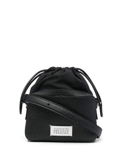 Maison Margiela Numbers-patch Pebbled Shoulder Bag In Schwarz