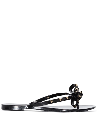 Valentino Garavani The Rockstud Rubber Flip Flops In Black