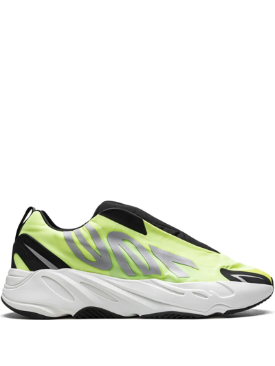 Adidas Originals Yeezy 700 Mnvn Phosphor 运动鞋 In Green