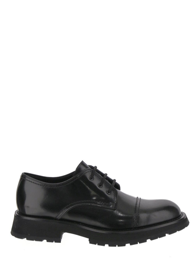 Alexander Mcqueen Laced Derby Shoes In Negro