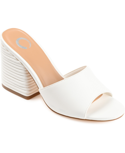 Journee Collection Collection Women's Tru Comfort Foam Leslee Pump In White