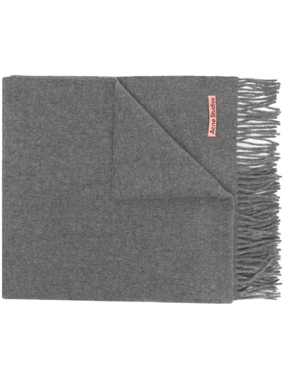 Acne Studios Logo-tag Frayed-edge Scarf In Grey