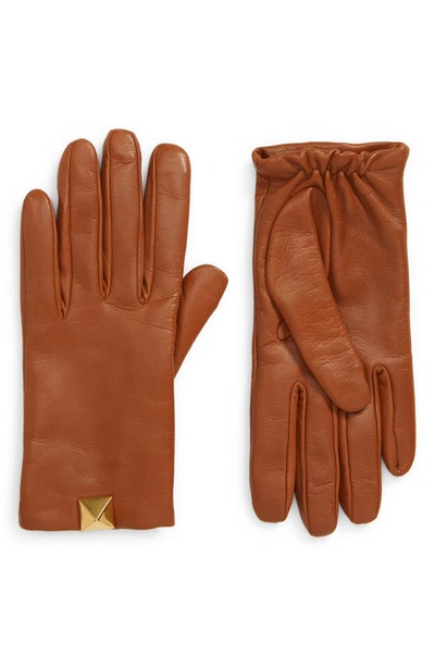 Valentino Garavani Roman Stud Cashmere Lined Leather Gloves In A06 Light Cuir