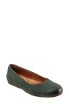 Softwalk Sonoma Flat In Dark Green Nubuck