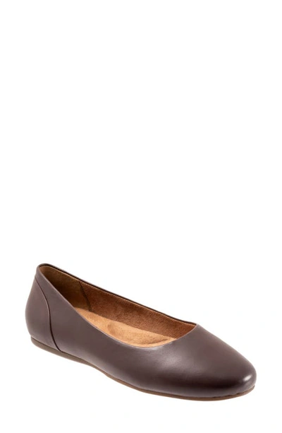 Softwalk Shiraz Narrow Flats In Cognac Leather