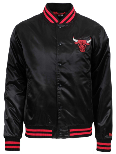 Pre-owned New Era Era - Nba Chicago Bulls Satin Wordmark Bomber Jacke