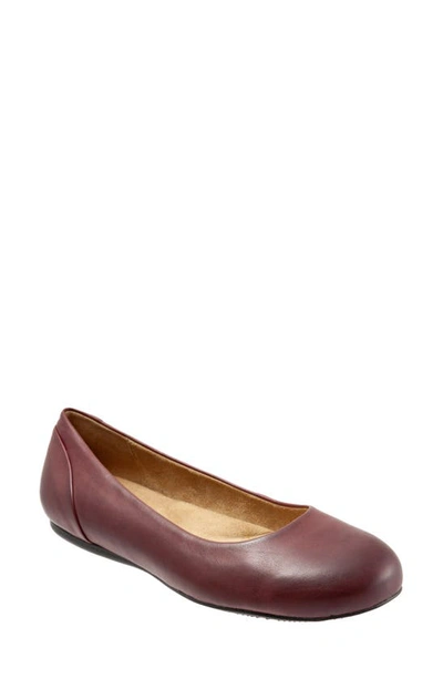 Softwalk Sonoma Flat In Dark Red