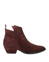 Janet & Janet Ankle Boots In Cocoa