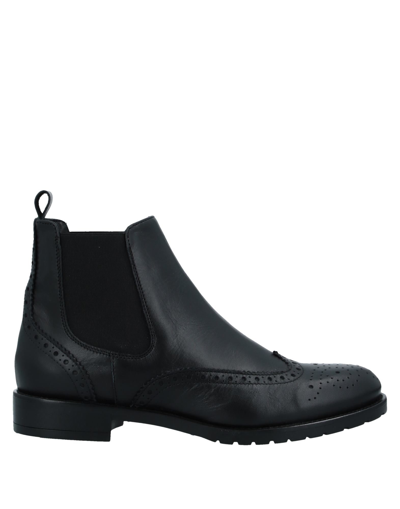 Stele Ankle Boots In Black