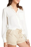 Bella Dahl Frayed Pocket Shorts In Soft Tan