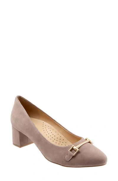 Trotters Kenzie Pump In Taupe Suede