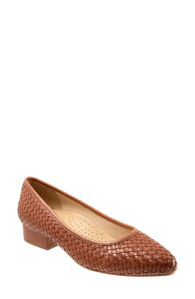 Trotters Jade Woven Pointed Toe Shoe In Luggage